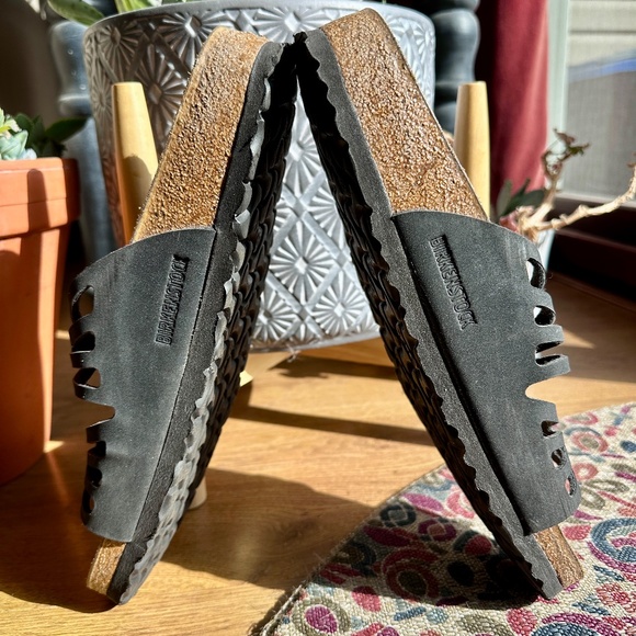 Like-New BIRKENSTOCK Granada Size 42 Black Oiled Leather Cork Base Soft Footbed - Picture 2 of 8